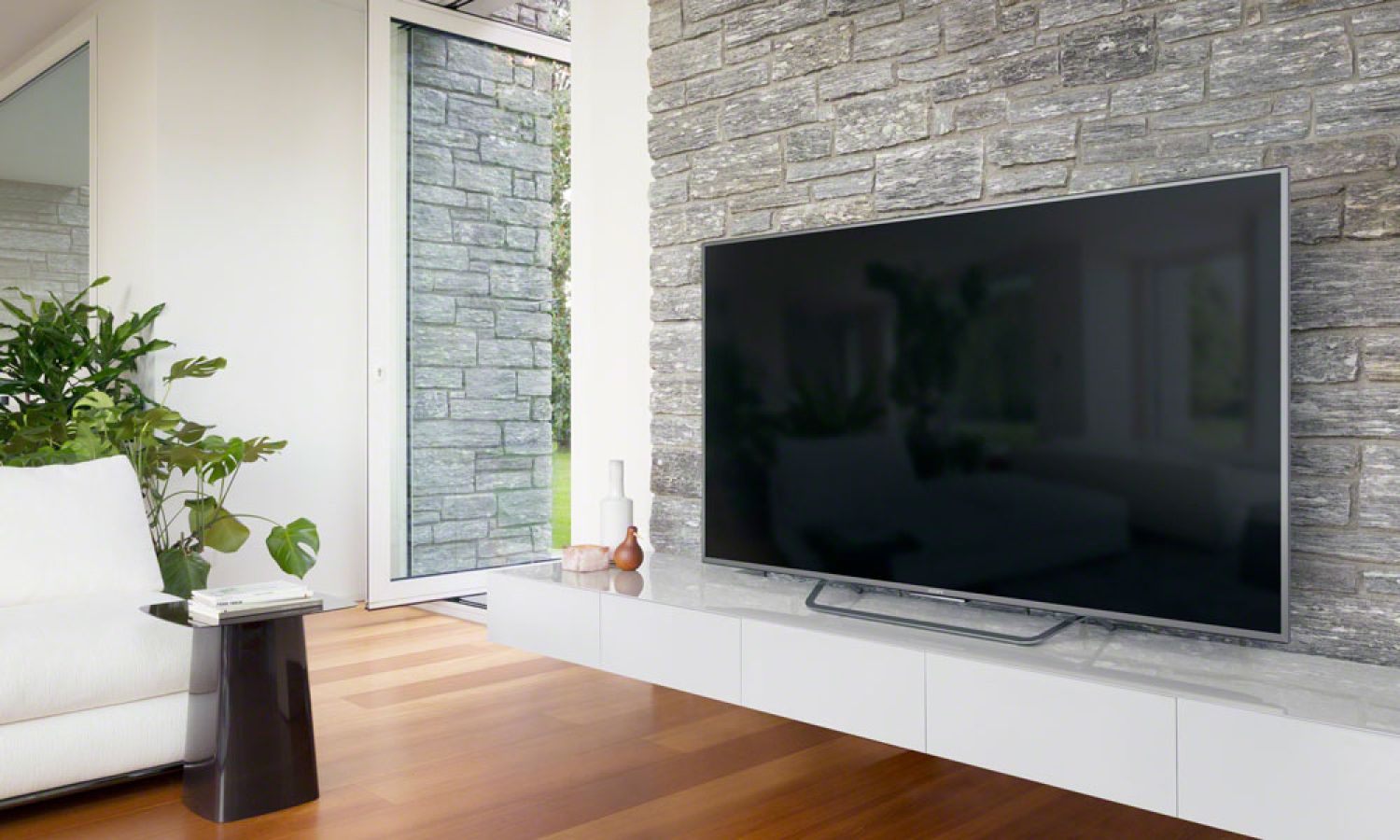 Sony ES, TV on wall